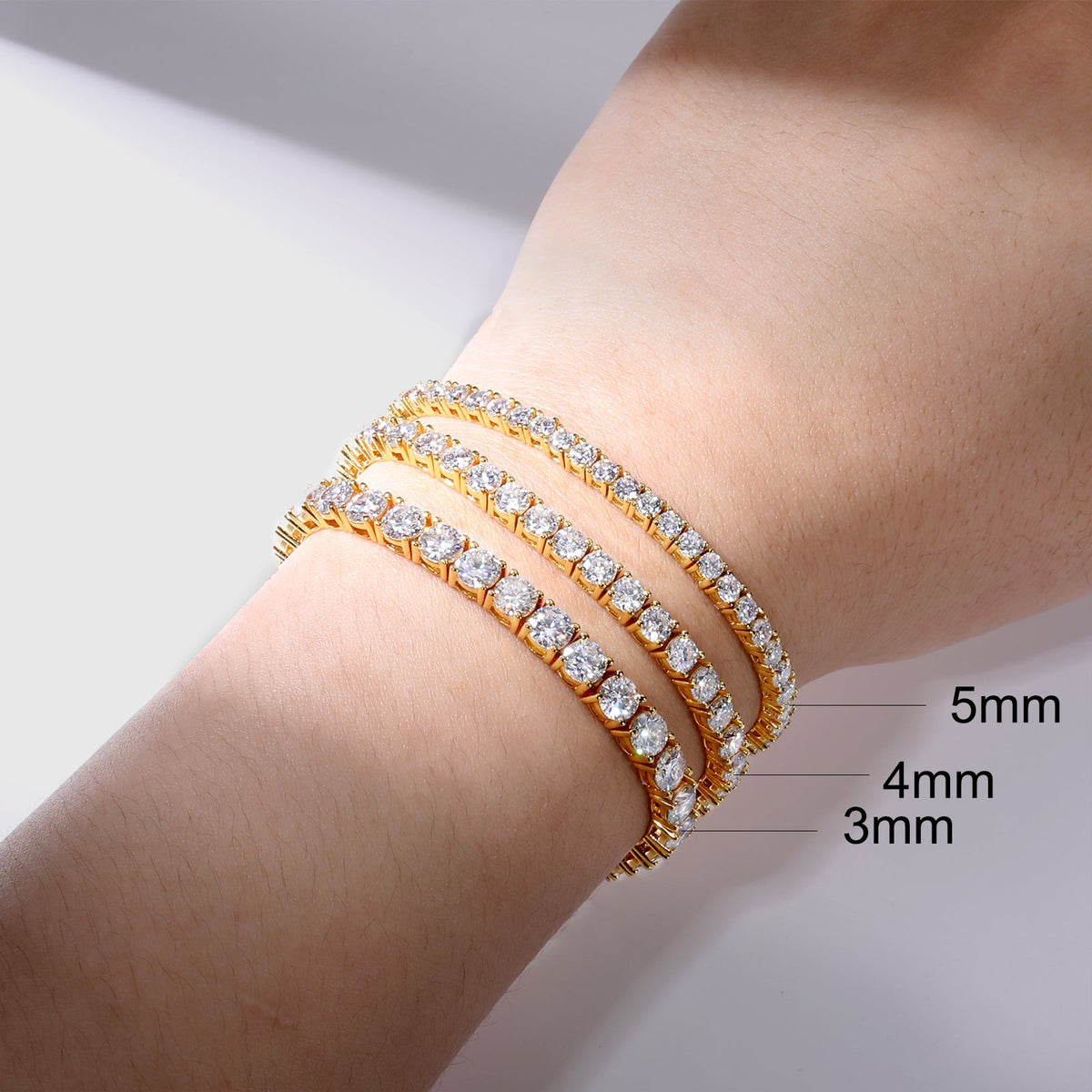Tennis bracelet gold detail