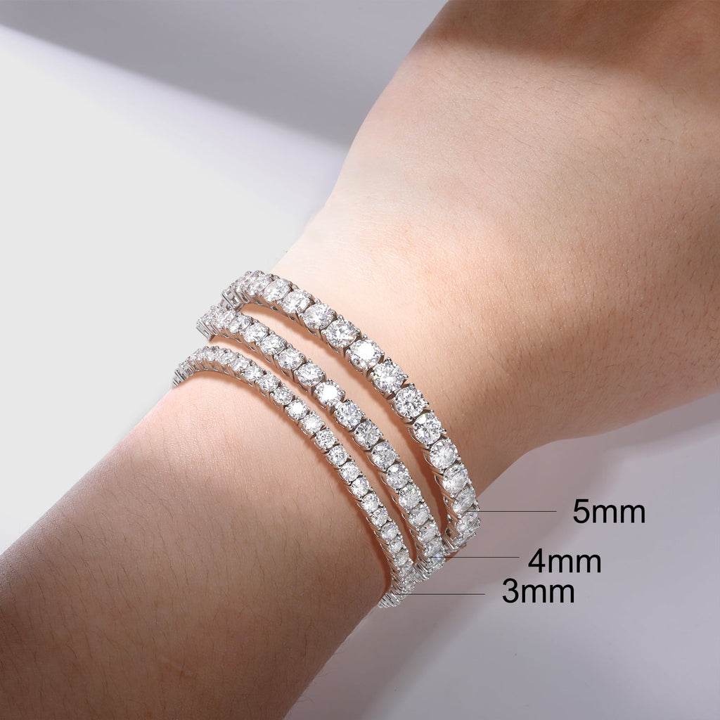 Tennis bracelet detail