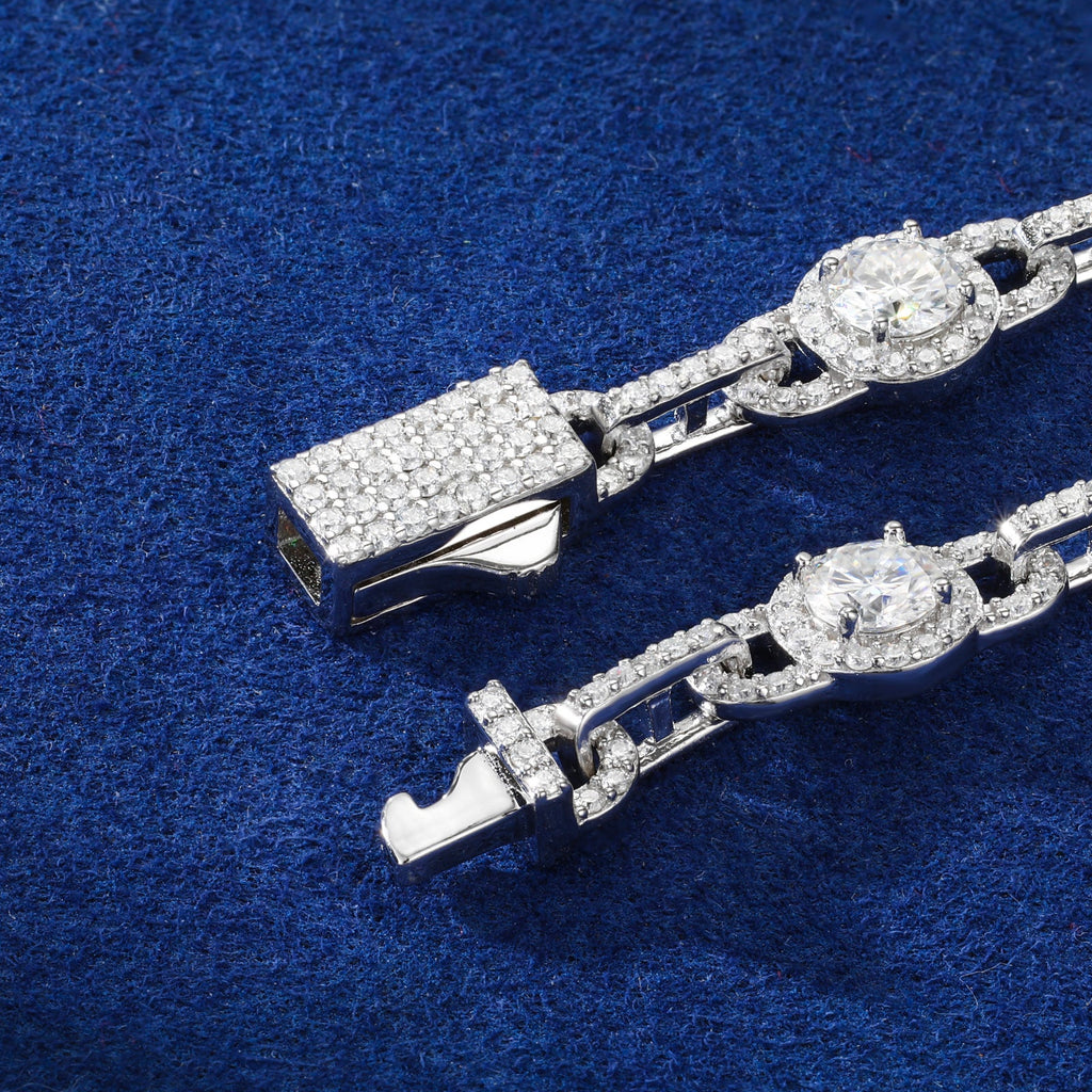 Station tennis bracelet detail