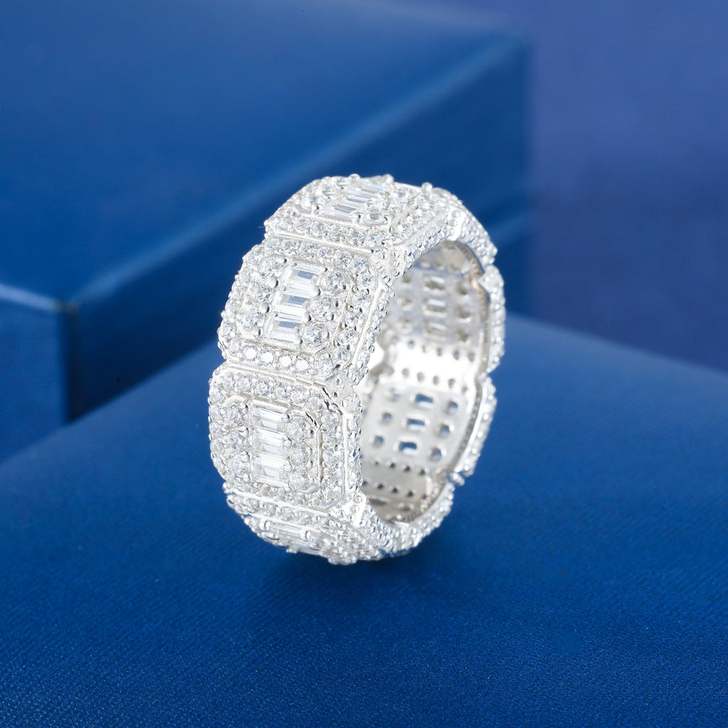 Baguette eternity ring gold
